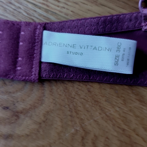 Adrienne Vittadini. Burgendy Lace Trimmed Bra. Size 36C. - Picture 4 of 9
